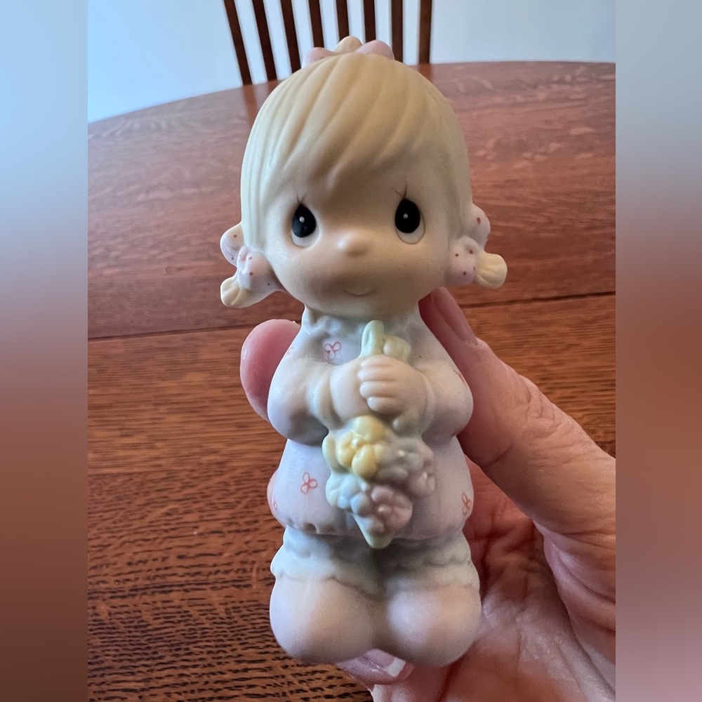 Precious Moments 
Flower Girl